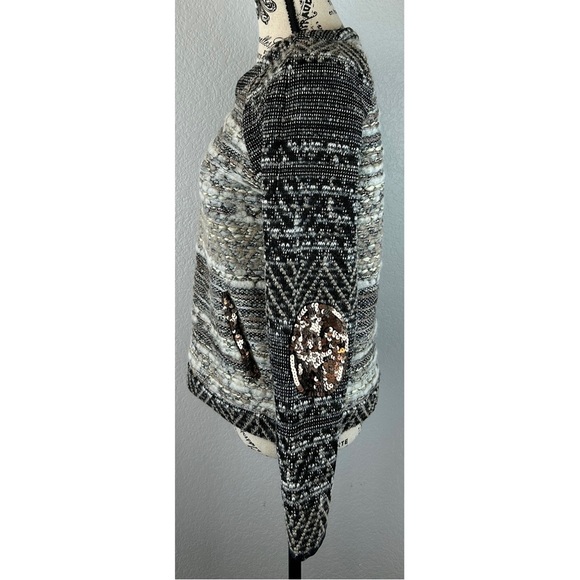 Gryphon Crewneck Sweater, size Medium - Picture 2 of 7